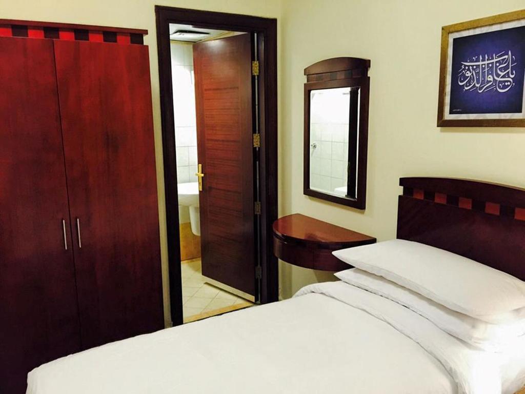Al Eiman Al Qibla Hotel Медина Стая снимка